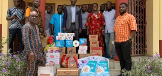 solidarite-long-confreres-journalistes-aux-cotes-des-enfants-de-la-pouponniere-de-bonoua